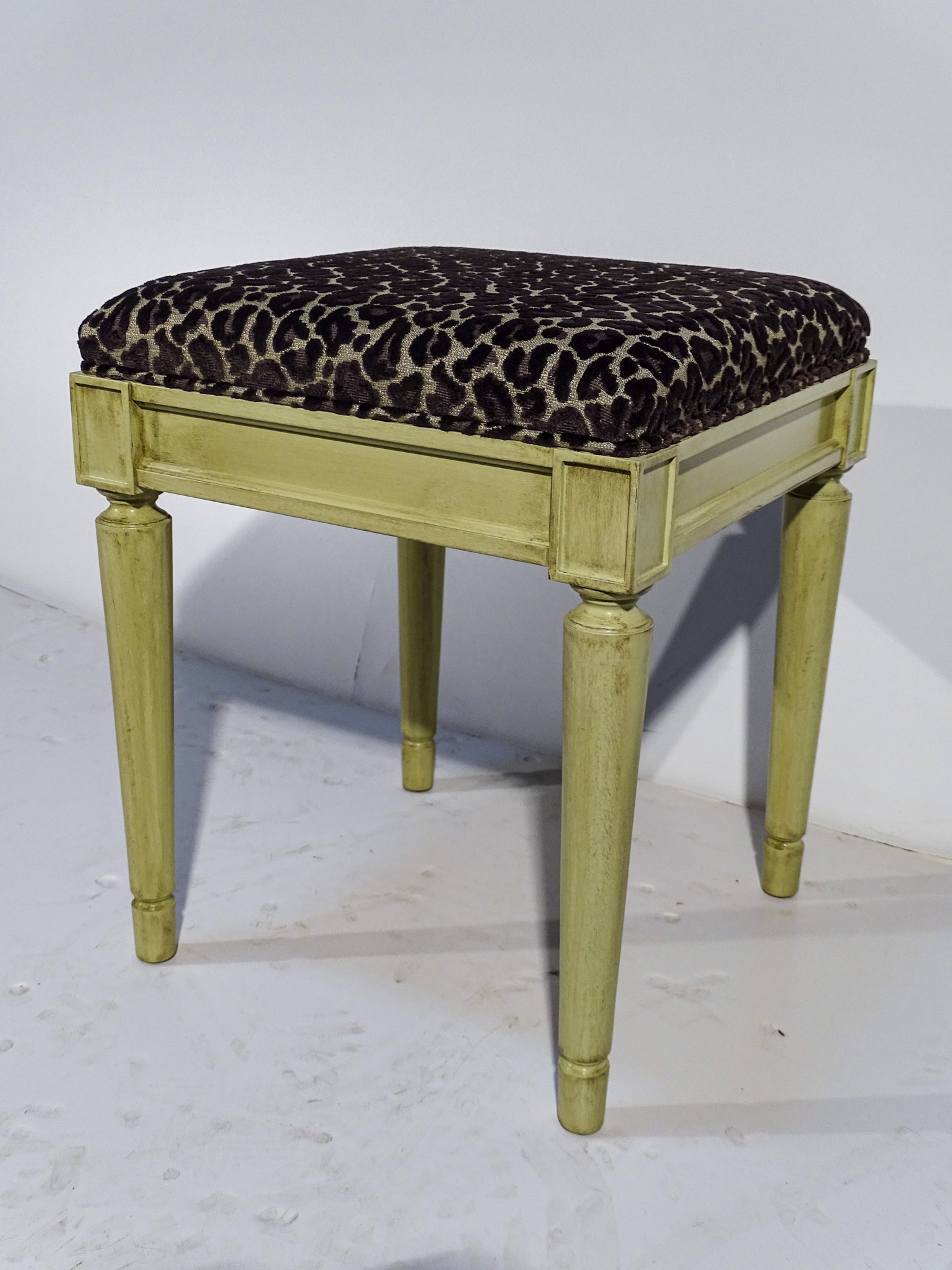 39 LXVI STOOL BRUSHED CITRUS LEO PRINT ALT VIEW