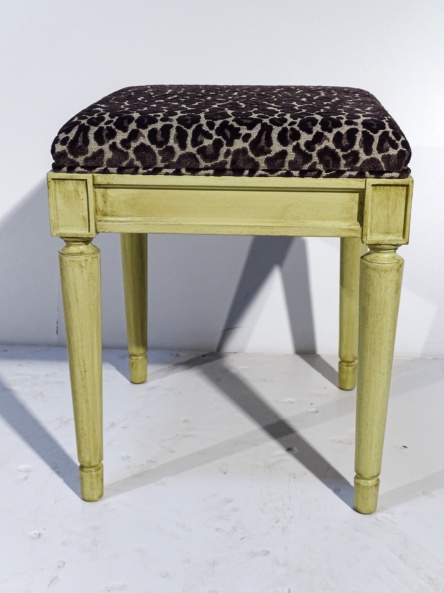 39 LXVI STOOL BRUSHED CITRUS LEOPARD PRINT